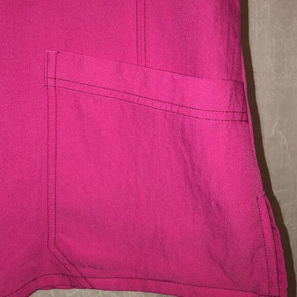 Wonder Wink M Fuchsia Pink Scrub Top with Yellow Logo - Picture 6 of 12